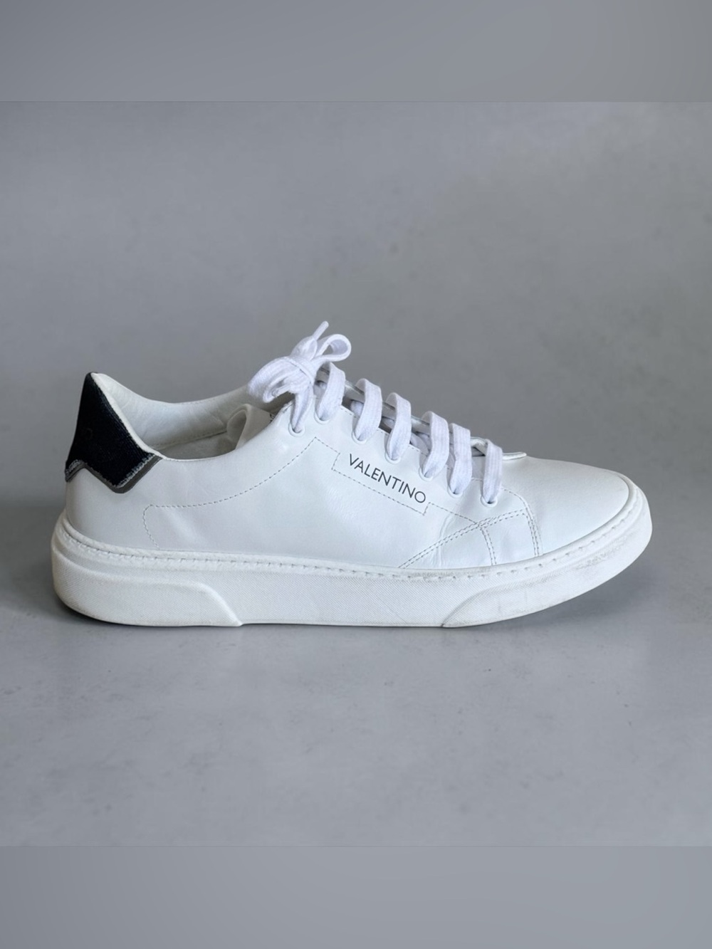 Valentino Garavani Men’s White Leather Low-Top Sneakers with Black Heel Sz 11 44 - Picture 9 of 15